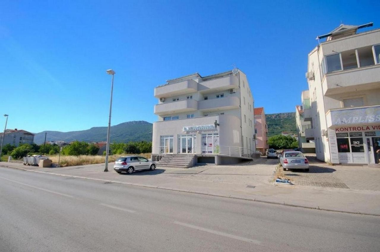 Apartments With A Parking Space Kastel Kambelovac, Kastela - 21372 Exterior photo