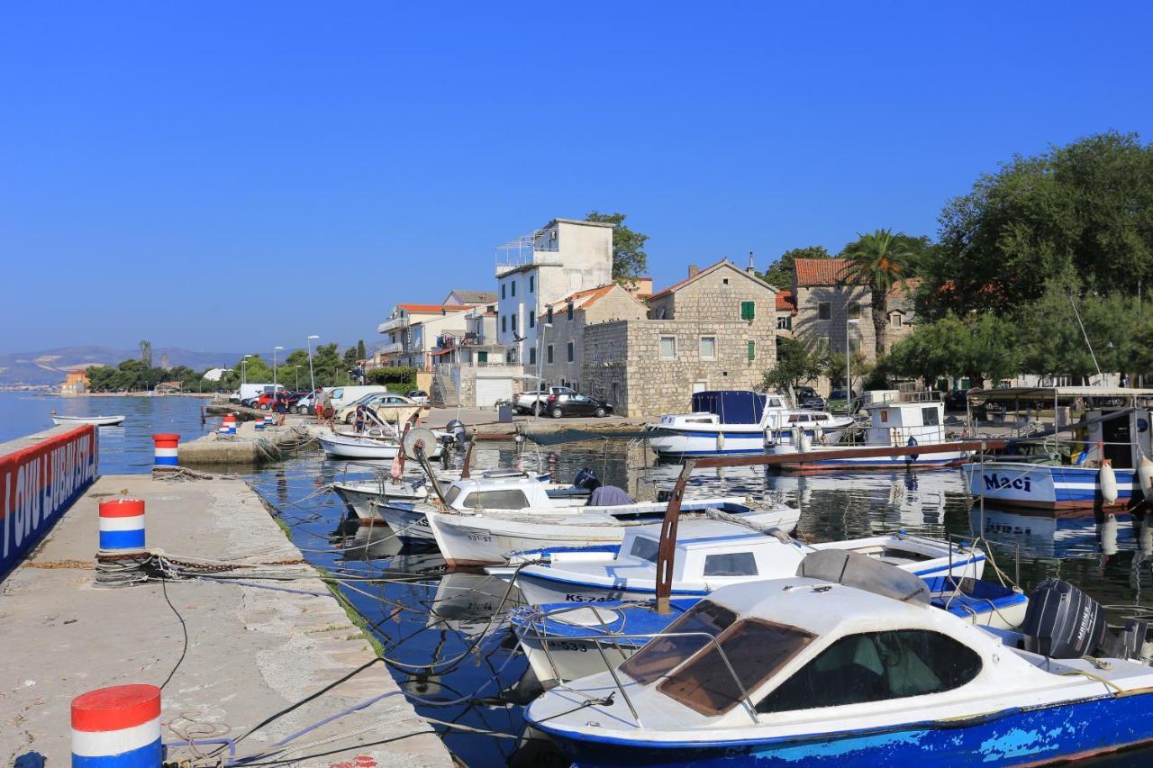 Apartments With A Parking Space Kastel Kambelovac, Kastela - 21372 Exterior photo