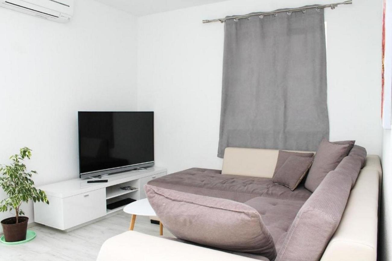 Apartments With A Parking Space Kastel Kambelovac, Kastela - 21372 Room photo