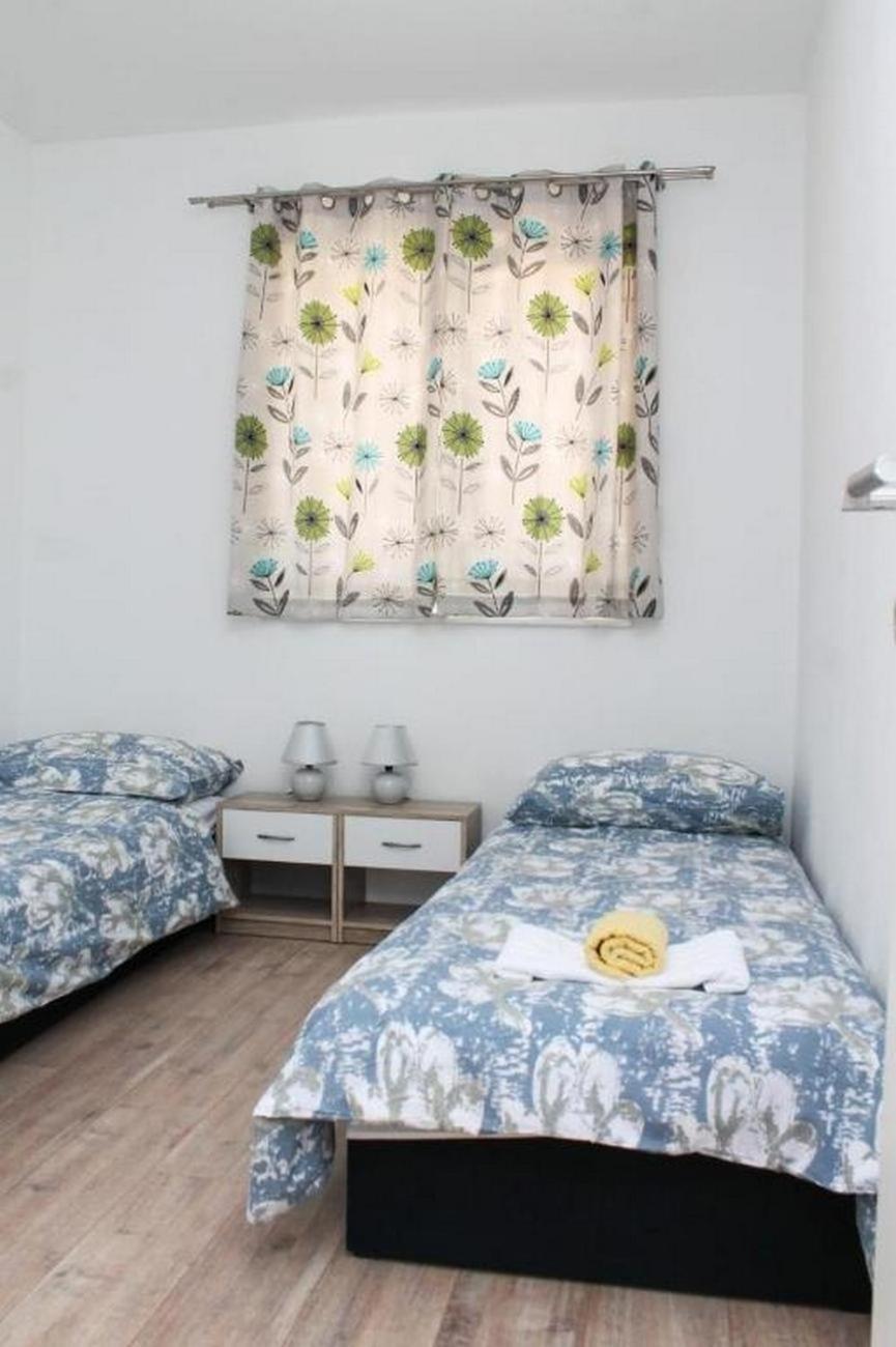 Apartments With A Parking Space Kastel Kambelovac, Kastela - 21372 Room photo